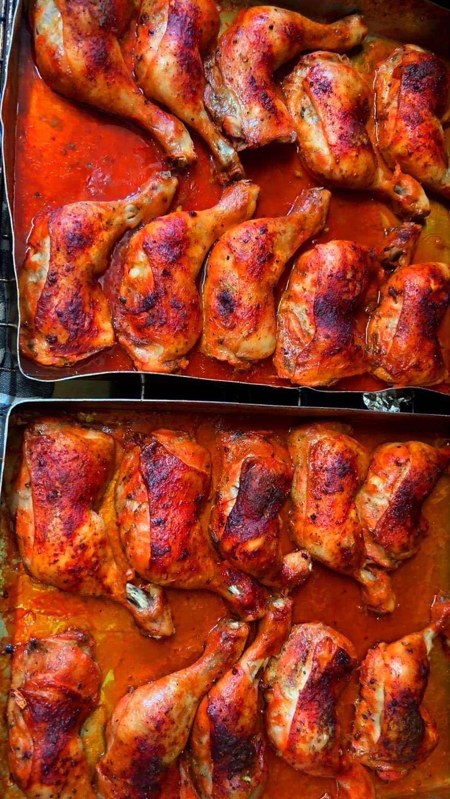 Poulet rôti dans une sauce rouge épicée